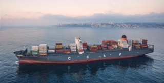 fotografia y video aéreo en Chile de embarcaciones y maniobras maritimas